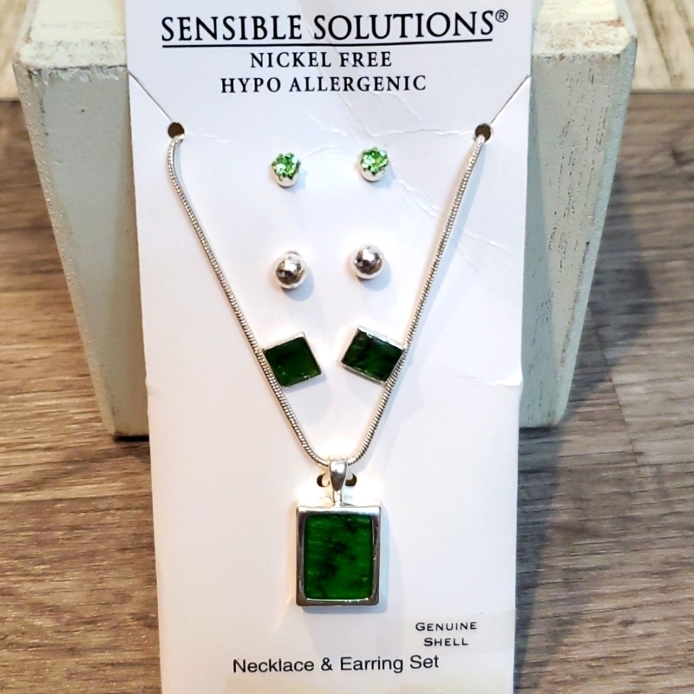 🔆🔅 NWT NECKLACE & EARRING SET
